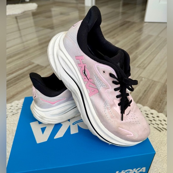 Hoka Women's Clifton 10 
✨carnation pink/starlight glow ✨ - Picture 2 of 11